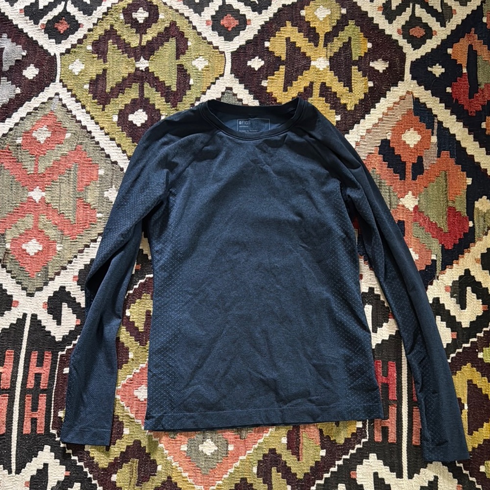 Figs dark harbor  under scrub Long-Sleeve  Top. Medium.